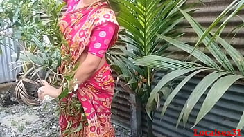 Mature Bengali housewife enjoys outdoor sex with her husband in red saree